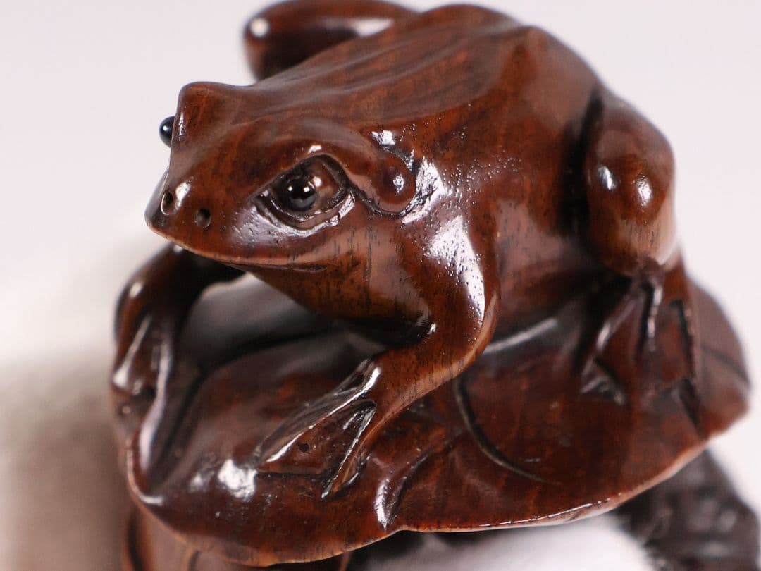 木製 提物 根付 中正銘 蛙 蓮 彫刻 木彫【MA894】