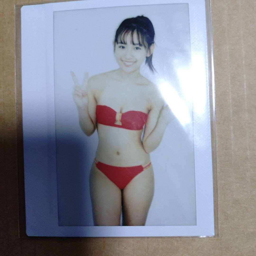 浅川梨奈　チェキ　赤いビキニのチェキ写真