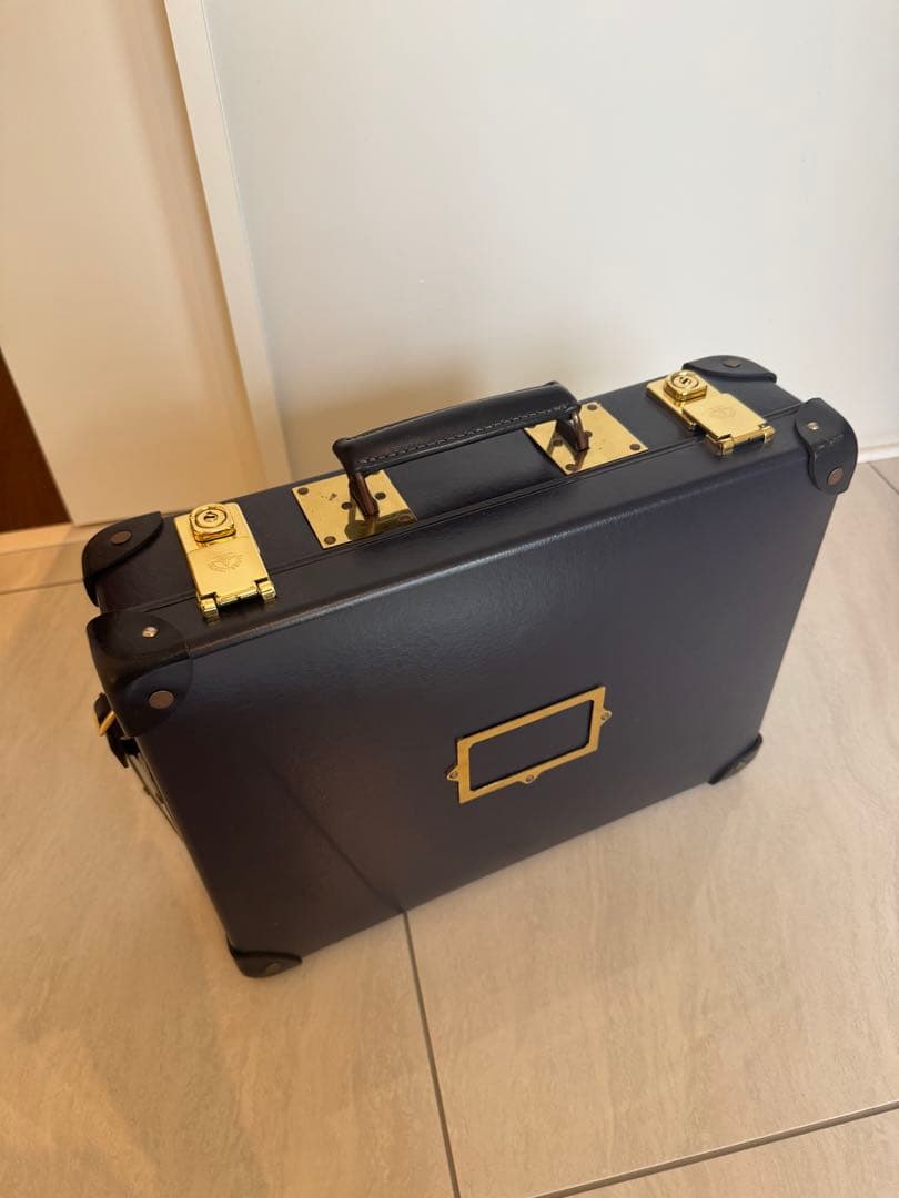 Globe-TrotterとSophie Hulmeのコラボ