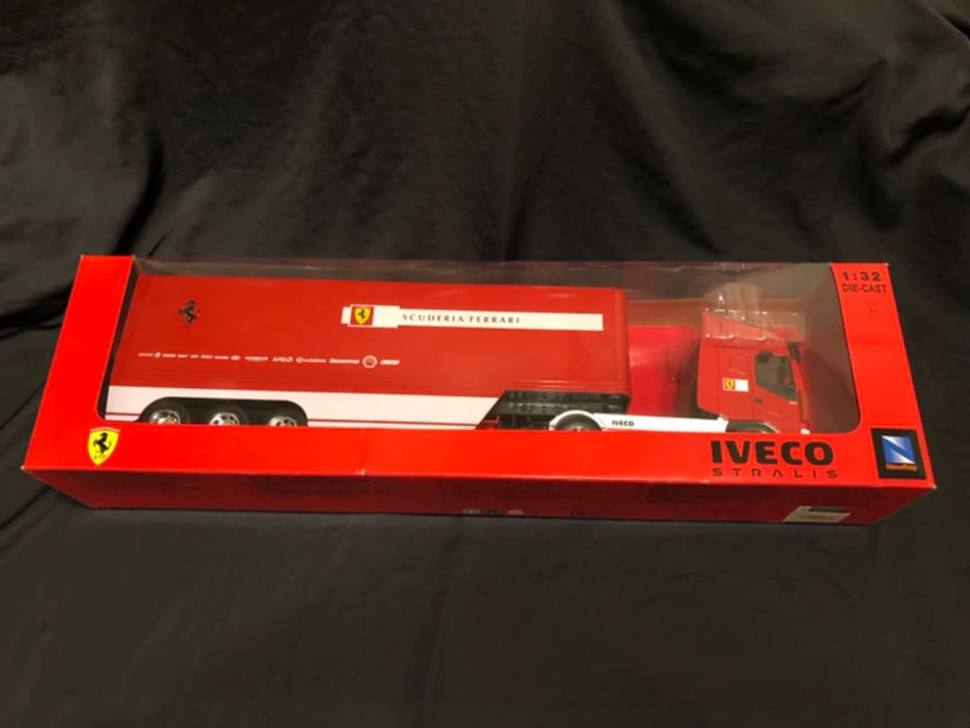 フェラーリ　トレーラー　1/32　未開封品