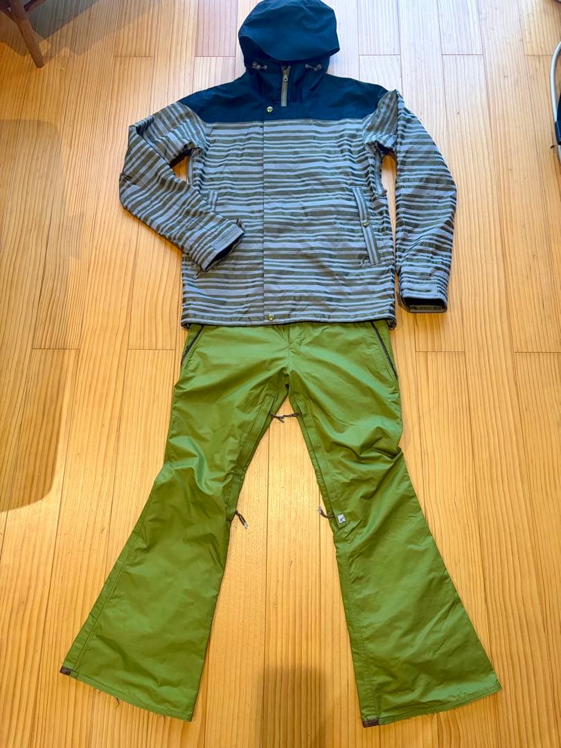 HOLDEN スリム系　Mサイズ　ジャケット・パンツセット　美品