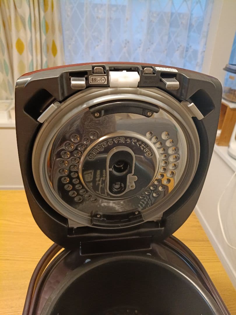 【美品】2022年製 日立 圧力IH 炊飯器 RZ-AX10M