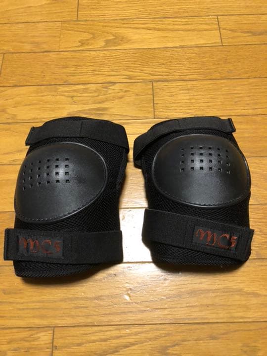 【超特価　週末限定価格】プロテクター　美品