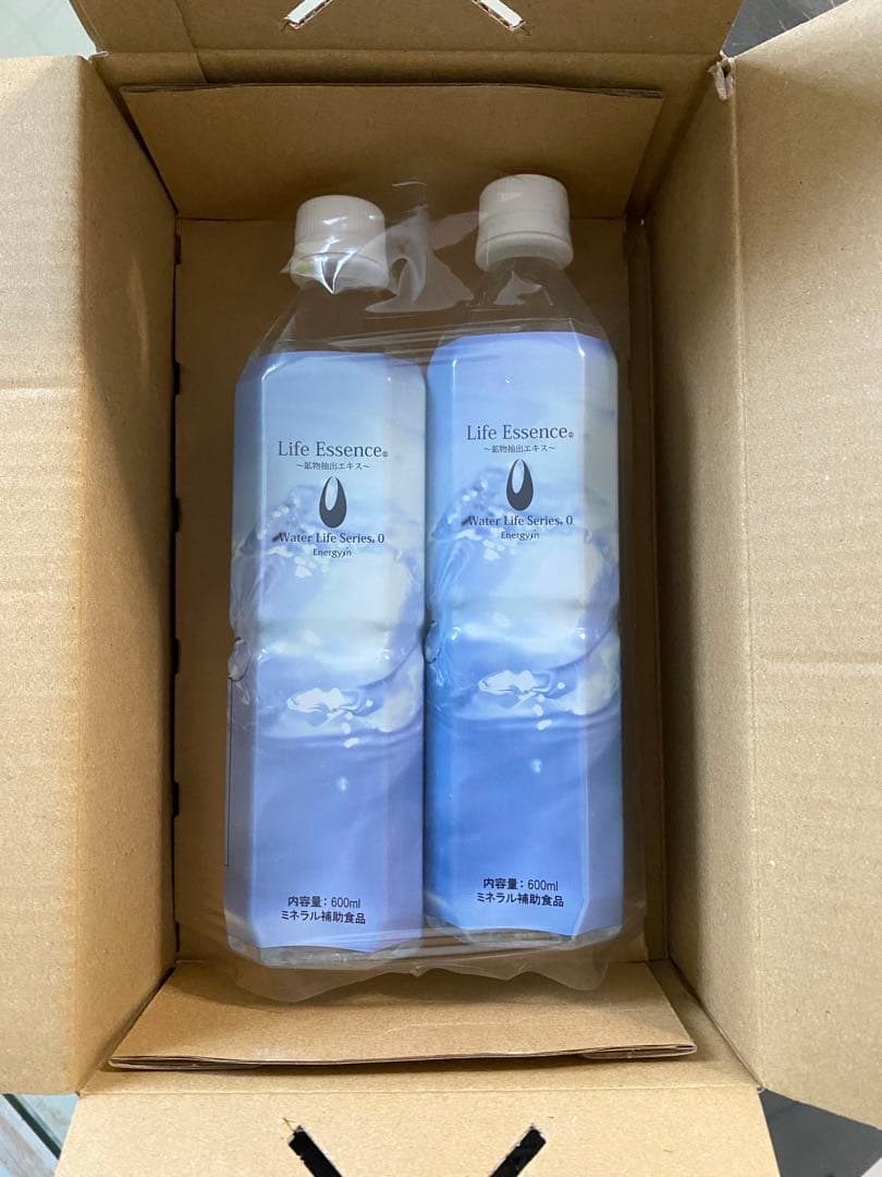 ライフエッセンス600ml×2本、クラブエコウォーター