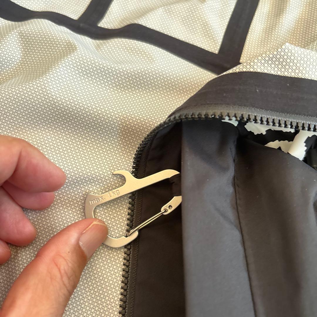 NIKE ACG : パッカブル レインジャケット 黒/白系 ゼブラ柄　Lサイズ