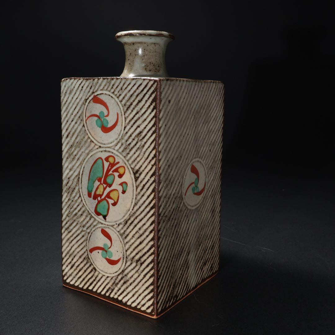 人間国宝　島岡達三　象嵌赤絵方壺　縄文象嵌　角瓶　共箱　R1463K3