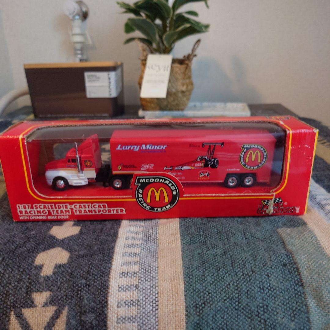 マクドナルド　 Larry Minor トレーラー 　レーシングチーム　ミニカー