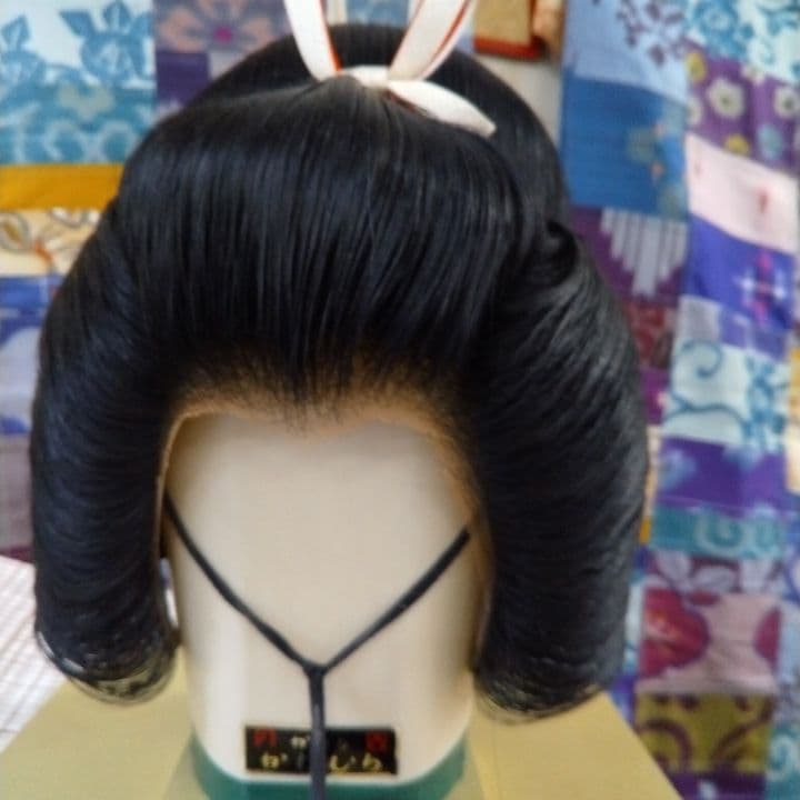 黒い伝統的な日本髪