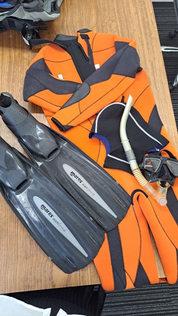 アクアラング　スキューバダイビングセット　ウエットスーツ　ダイビングスーツ