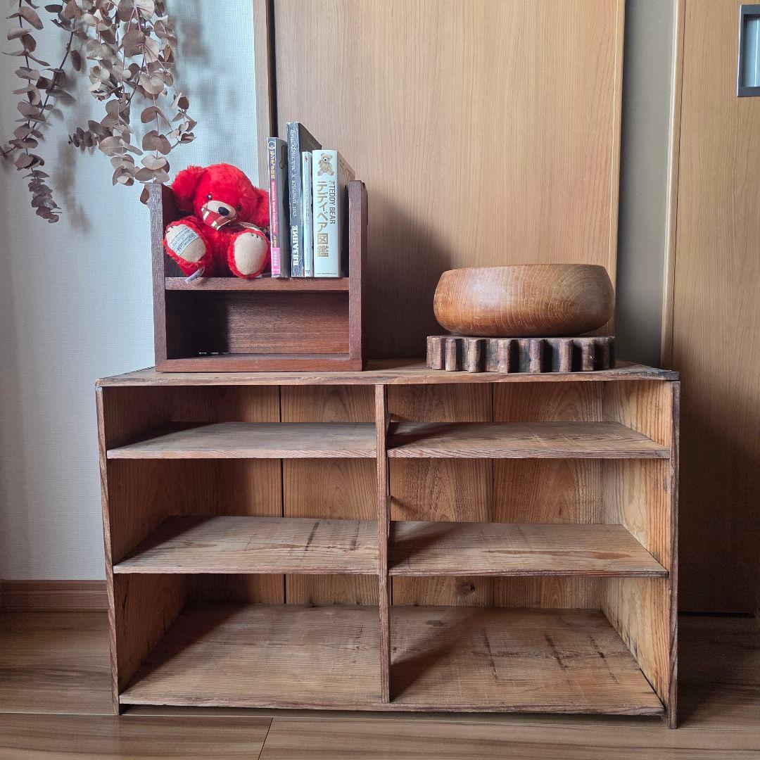 古びた棚　収納棚　オープンラック　アンティーク　古家具　木製棚　ボックス棚