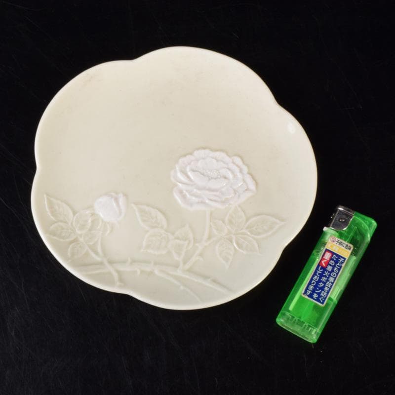 出石焼　牡丹刻　輪花皿　十九客　時代箱付　N　7093A