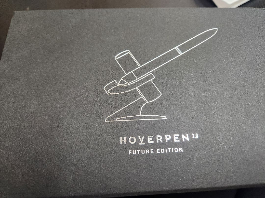 中に浮くボールペン