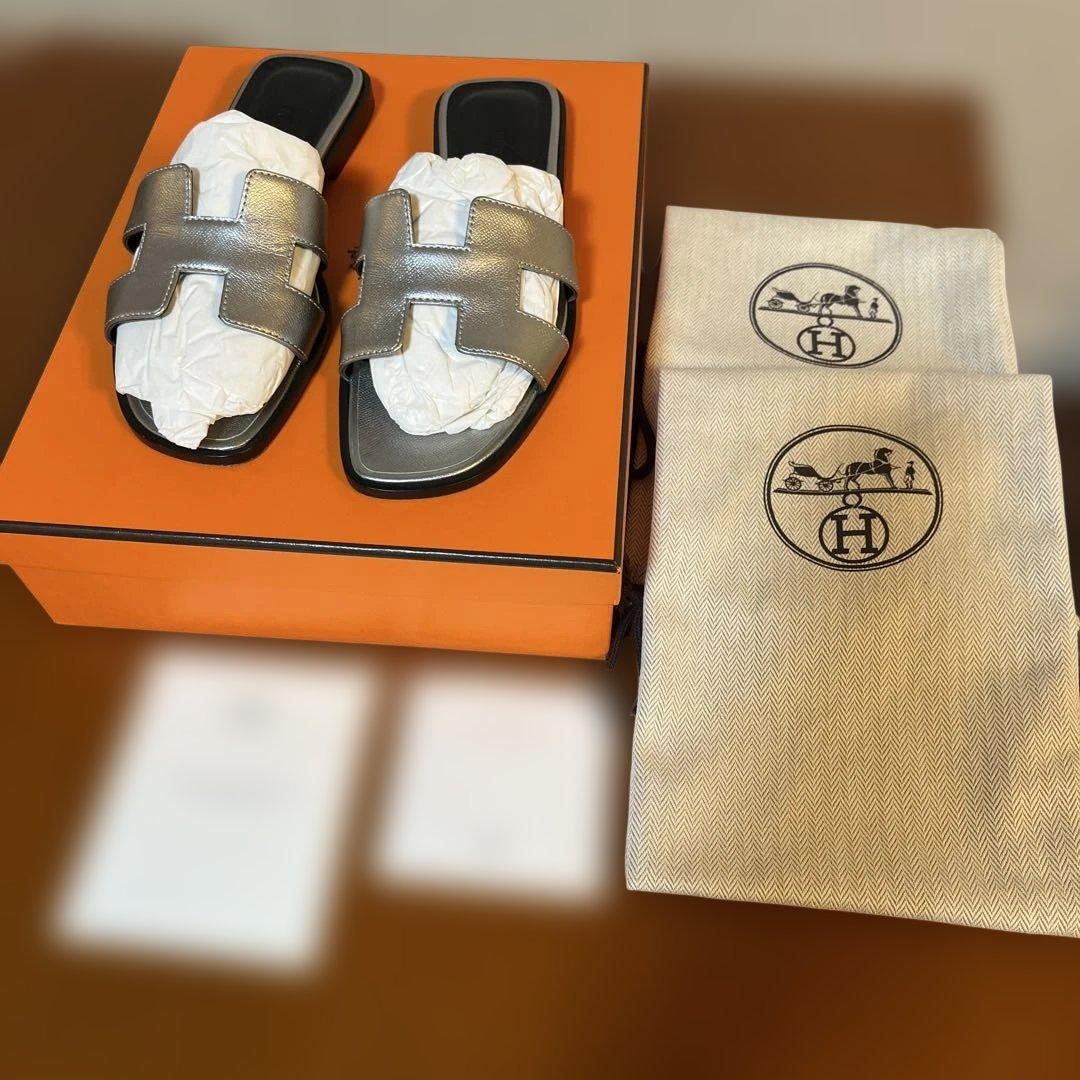 エルメス シルバー フラットサンダル