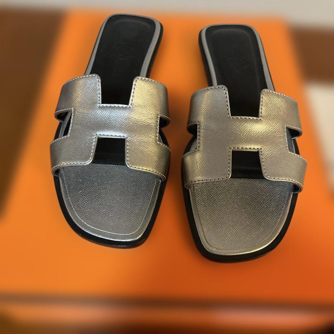 エルメス シルバー フラットサンダル