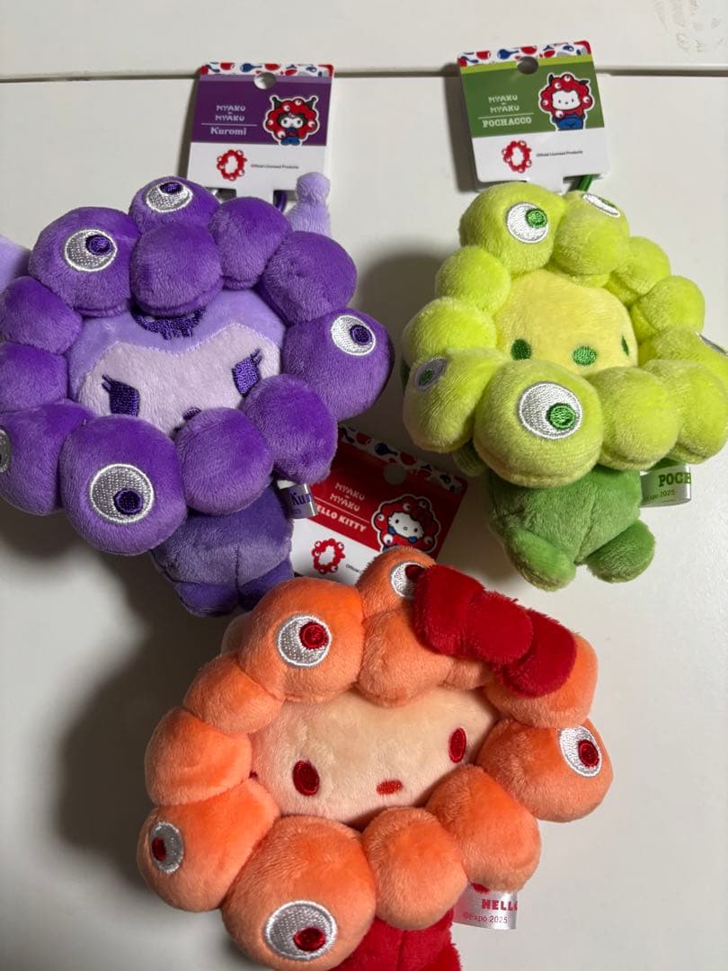 推しカラーサンリオ　ミャクミャク　なりきりぬいぐるみ　カラビナBC 3点セット