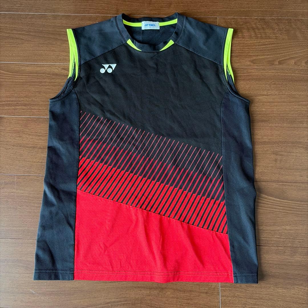 YONEX バドミントン ノースリーブシャツ 黒赤