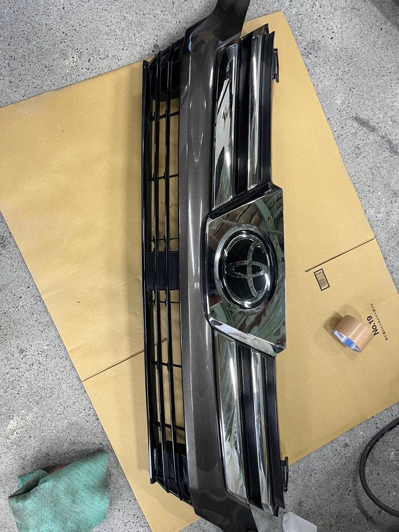 トヨタ ヴェルファイア30 フロントグリル