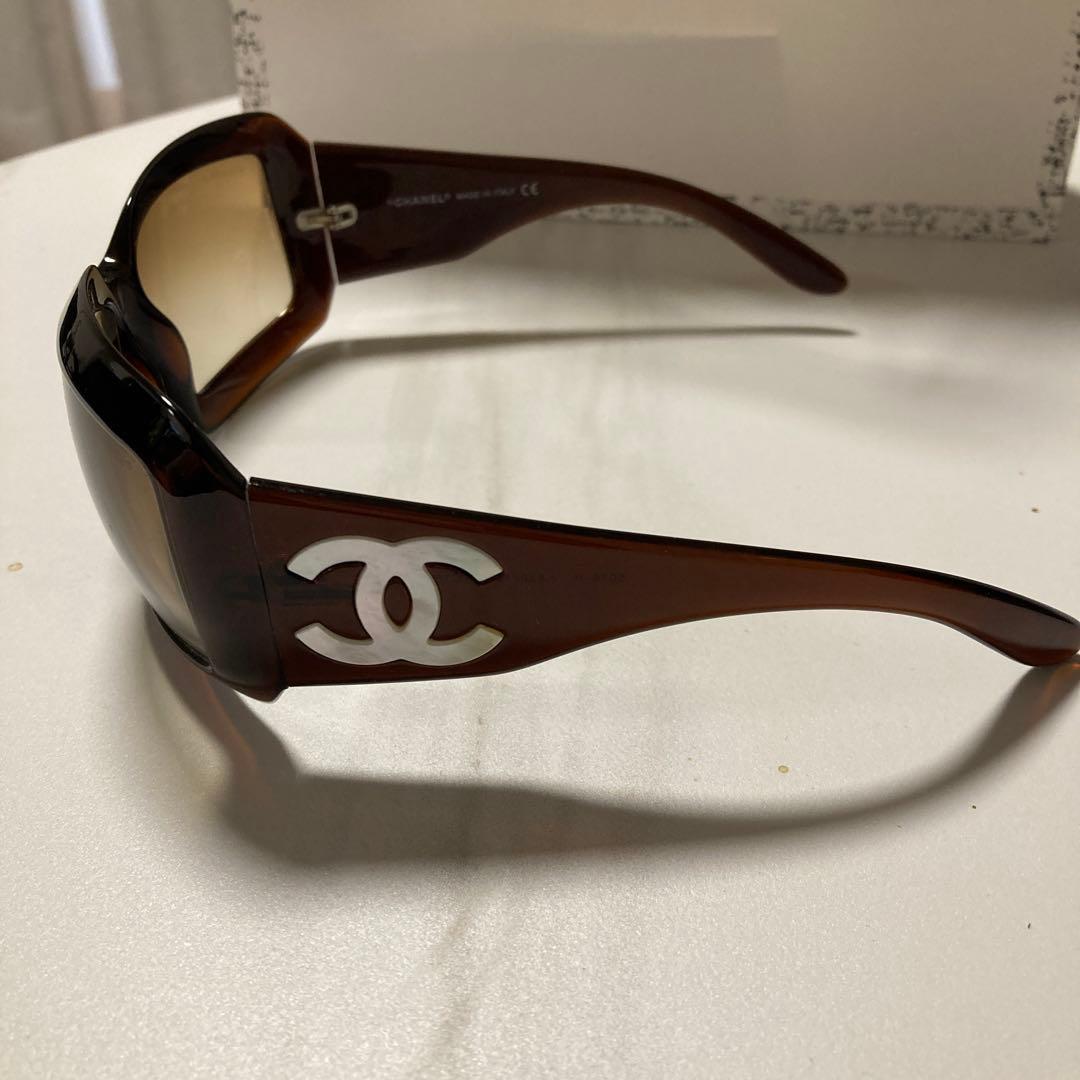 CHANEL ロゴ入りサングラス ブラウン