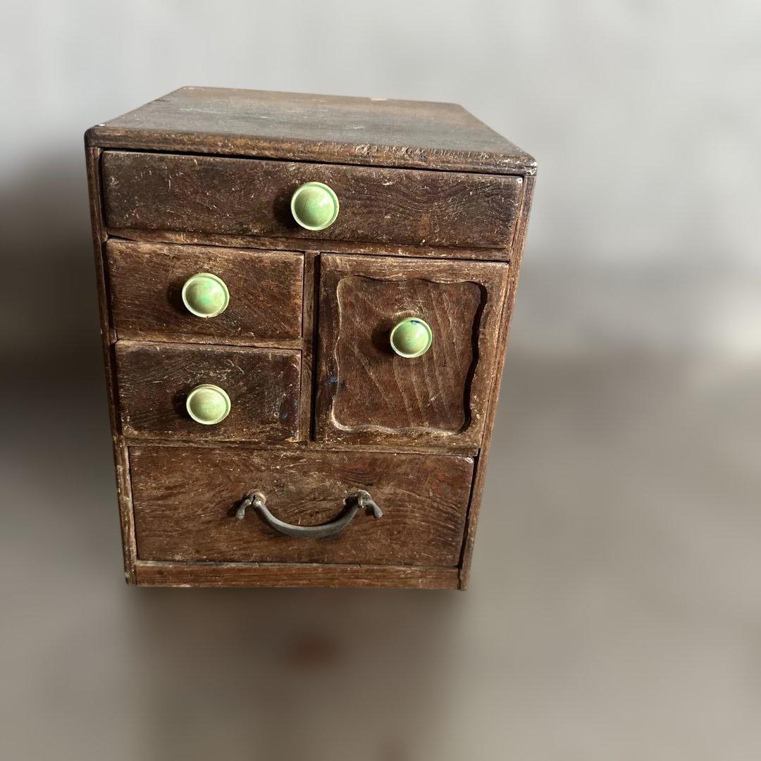 お値下げ❣️ヴィンテージ　グリーンの取っ手がとても可愛い❣️木製4段引き出し箪笥