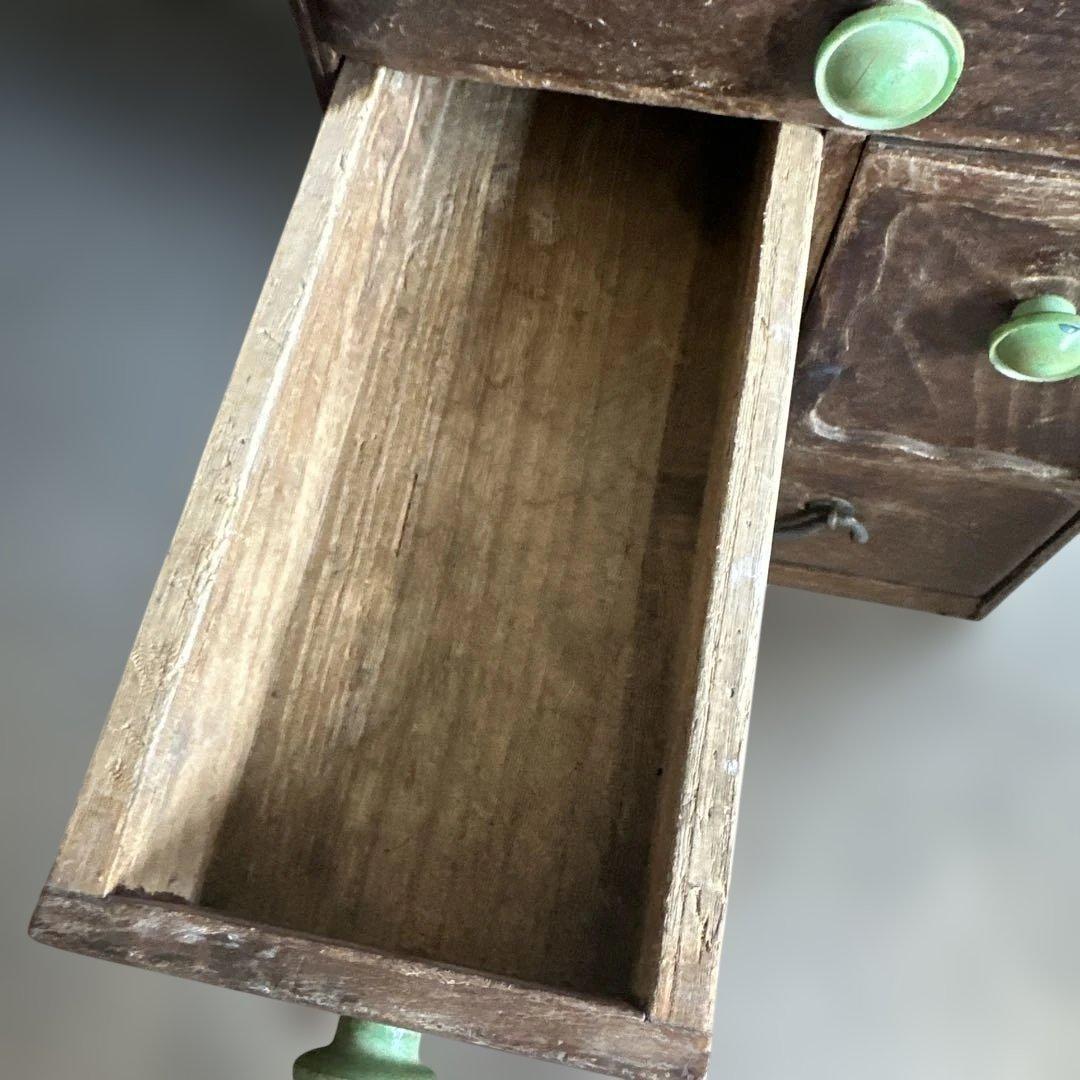 お値下げ❣️ヴィンテージ　グリーンの取っ手がとても可愛い❣️木製4段引き出し箪笥