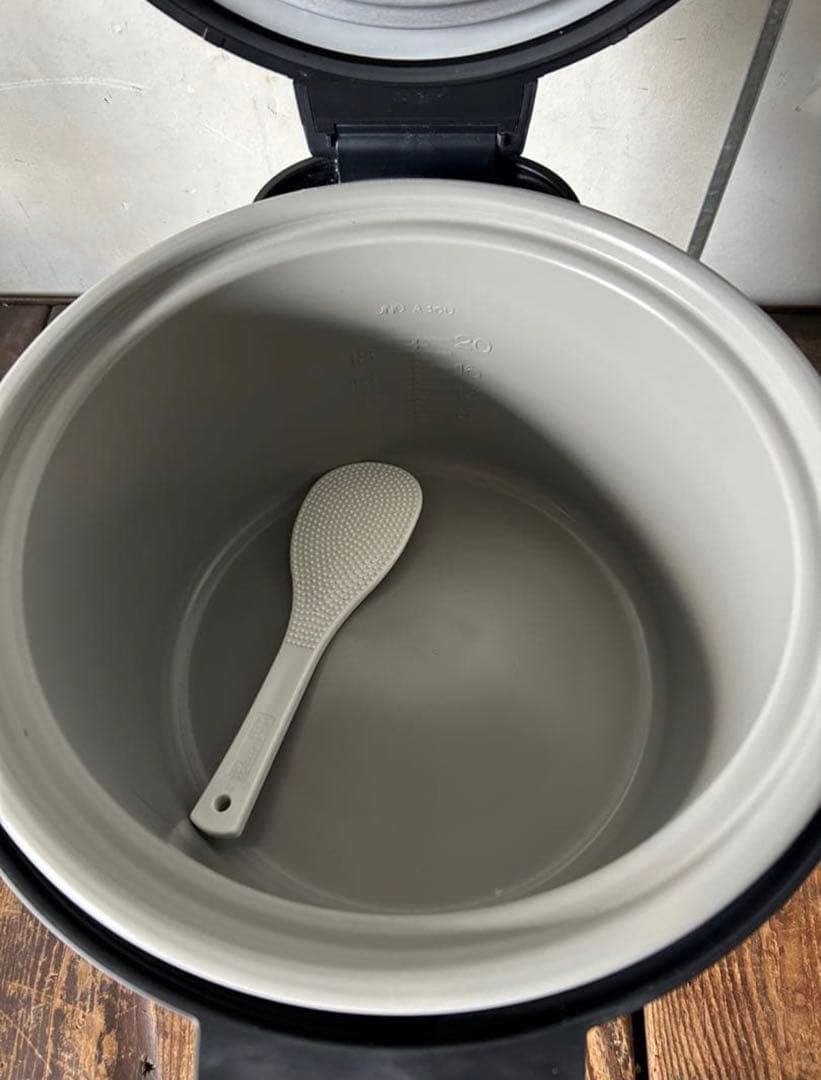 ✴︎ささ✴︎23年製　業務用2升炊き　タイガー炊飯ジャー JNO-A361