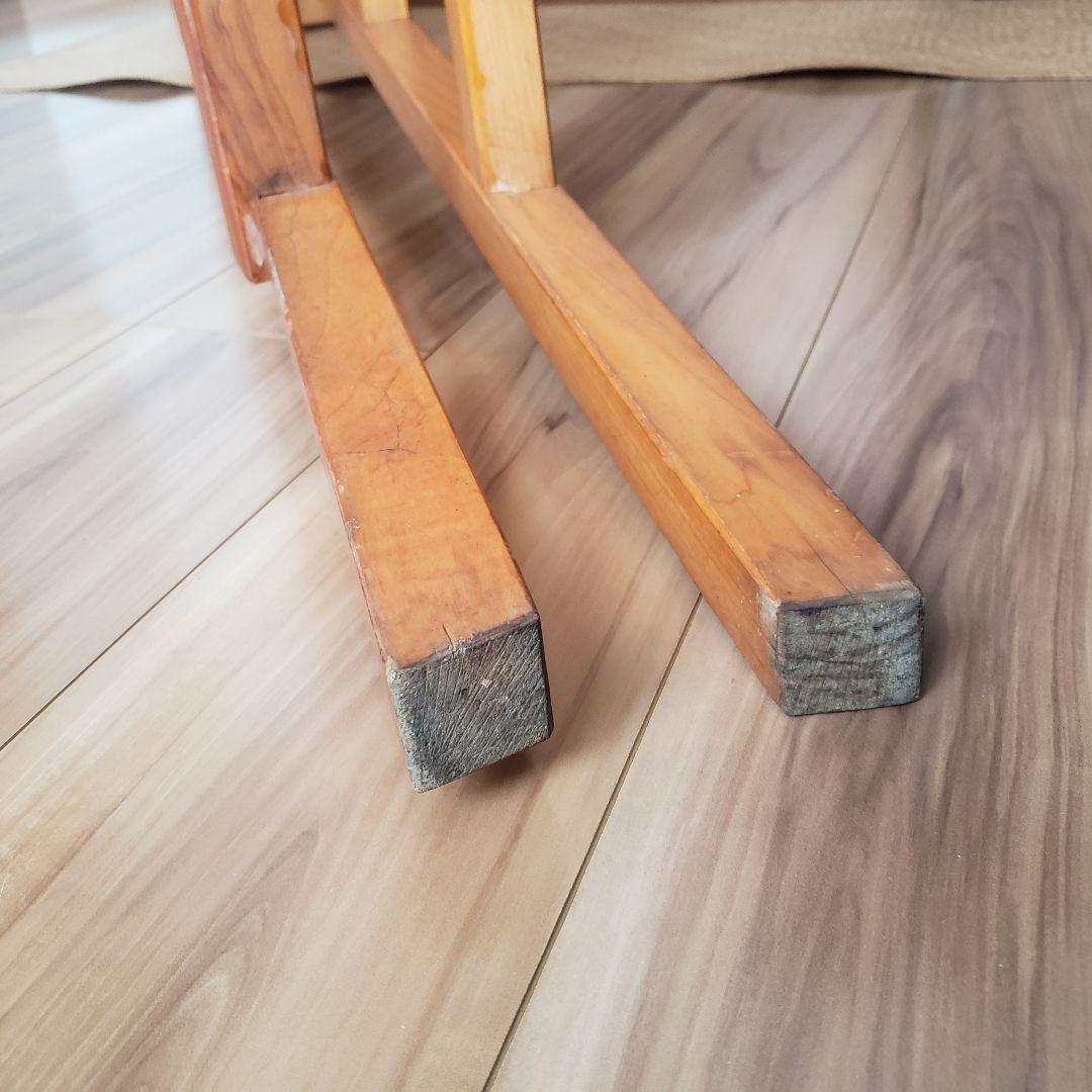 枯れた古い木製の脚立　ラダー　古道具　古家具　梯　シェルフ　棚