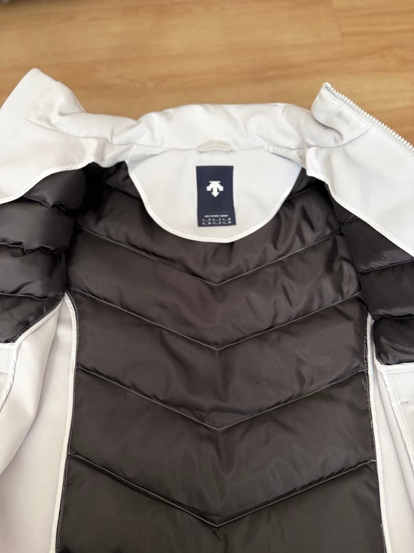 デサントゴルフ　防風ハイブリッドダウンジャケット　　グレー