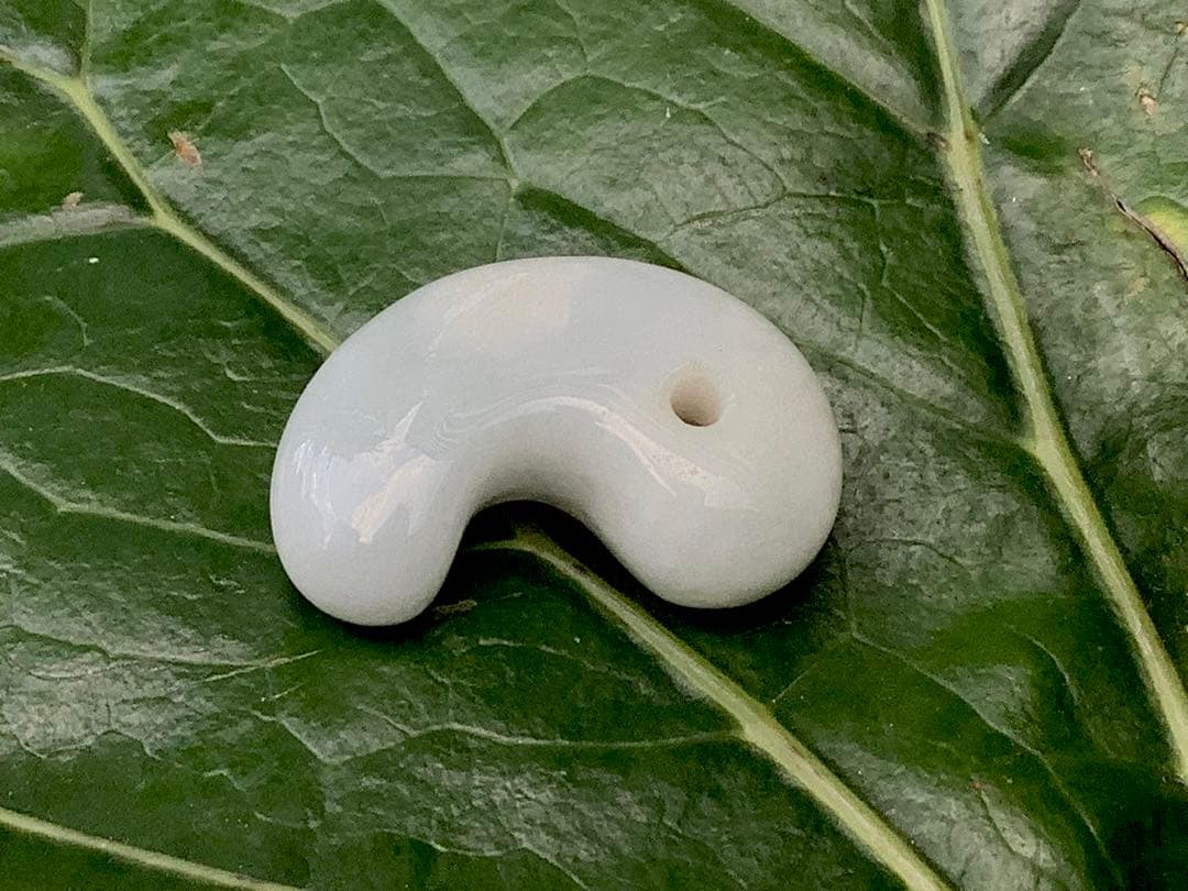 ✳天然石の妙味‼️ 本物の勾玉を卸しお値段で　糸魚川翡翠ジェダイト　鑑別書付‼️