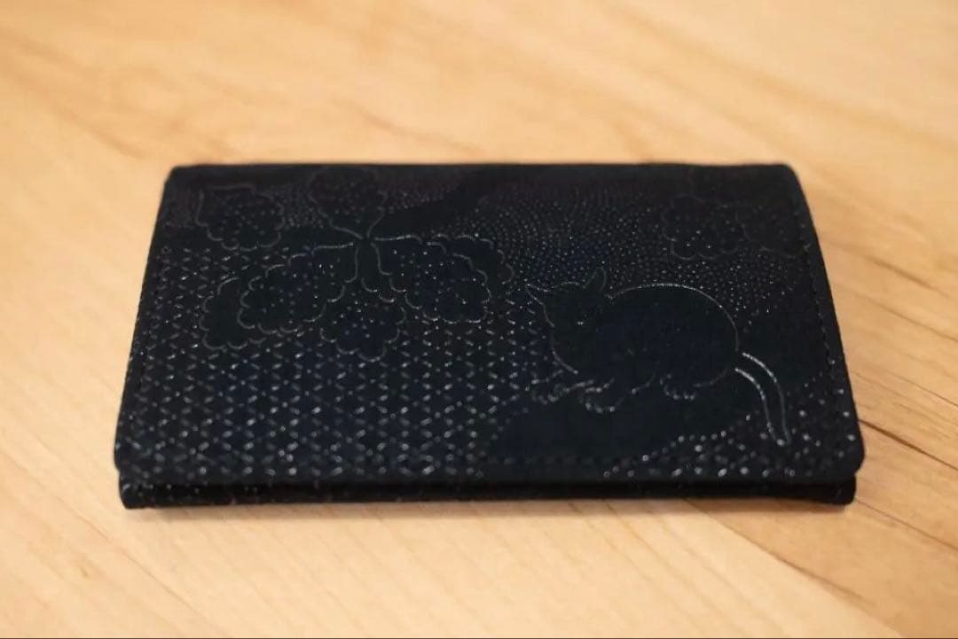 さや【印伝の山本】永青文庫 黒き猫 印傳の名刺入れ