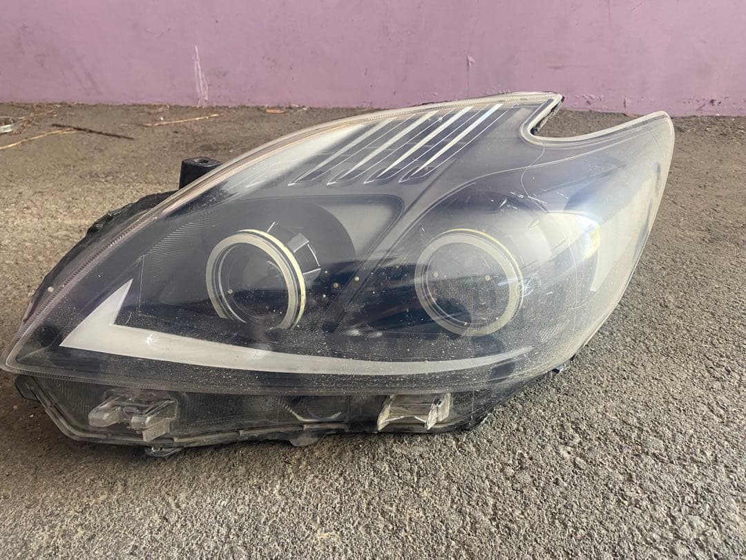 30プリウスヘッドライト イカリング　社外品