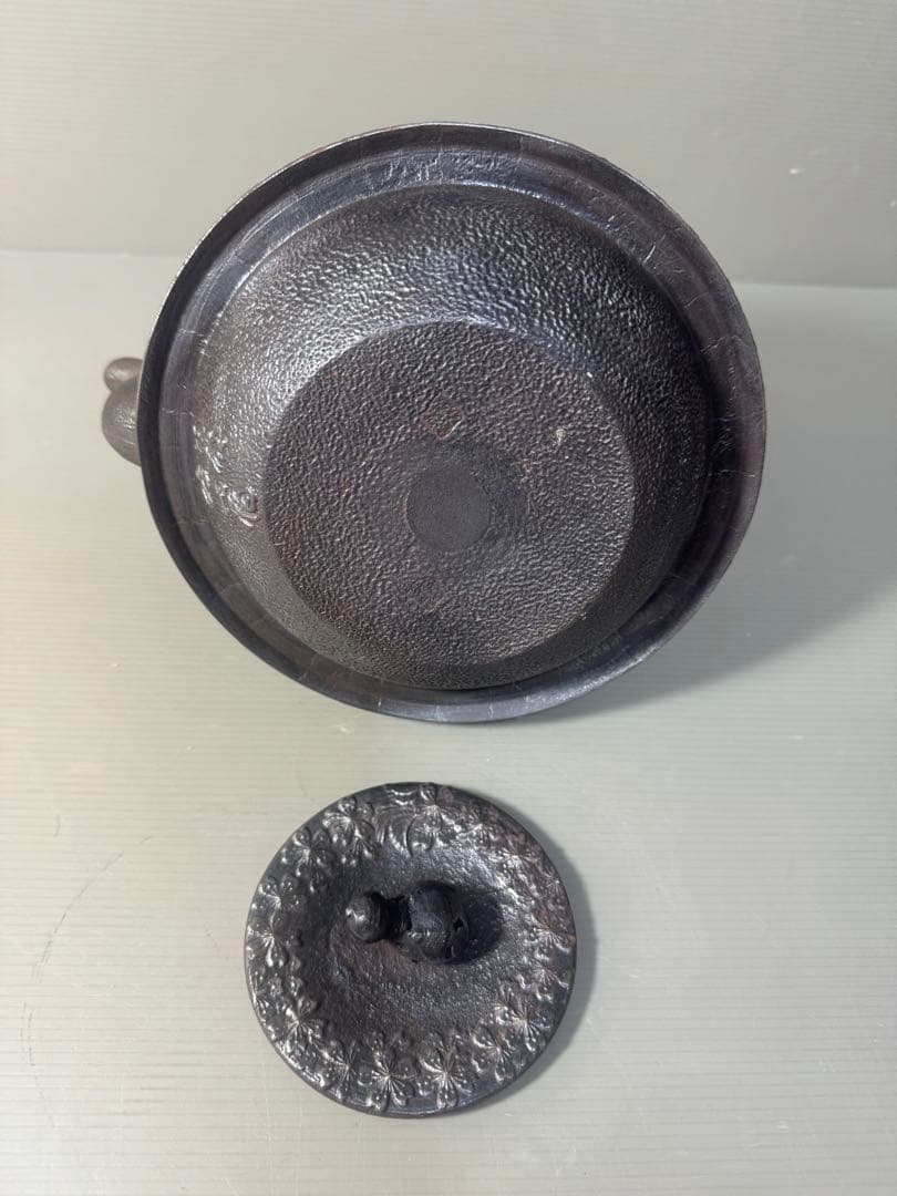 2423 南部鉄器　秀山作　鉄瓶　瓢箪　馬文