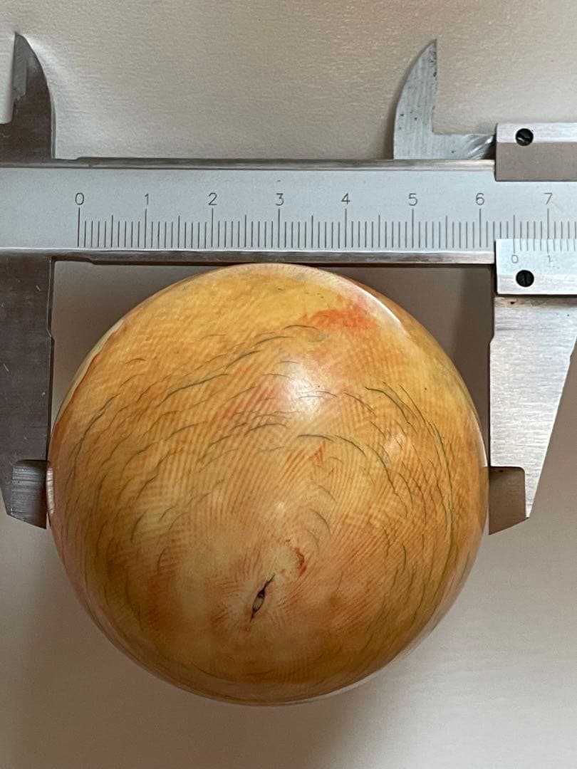ビリヤード球　象牙風 赤白×4個 直径約6.2cm 重さ約987g 当時物