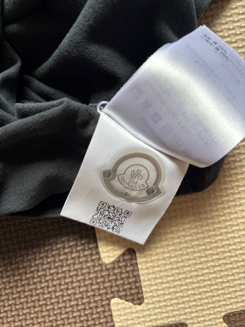 MONCLER ブラック Tシャツ 8A