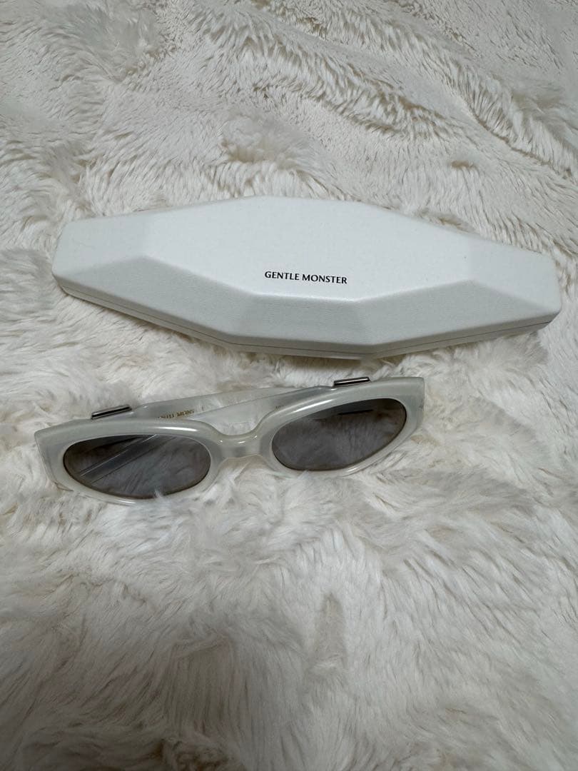 ホワイト ラウンド型 サングラス ケース付き