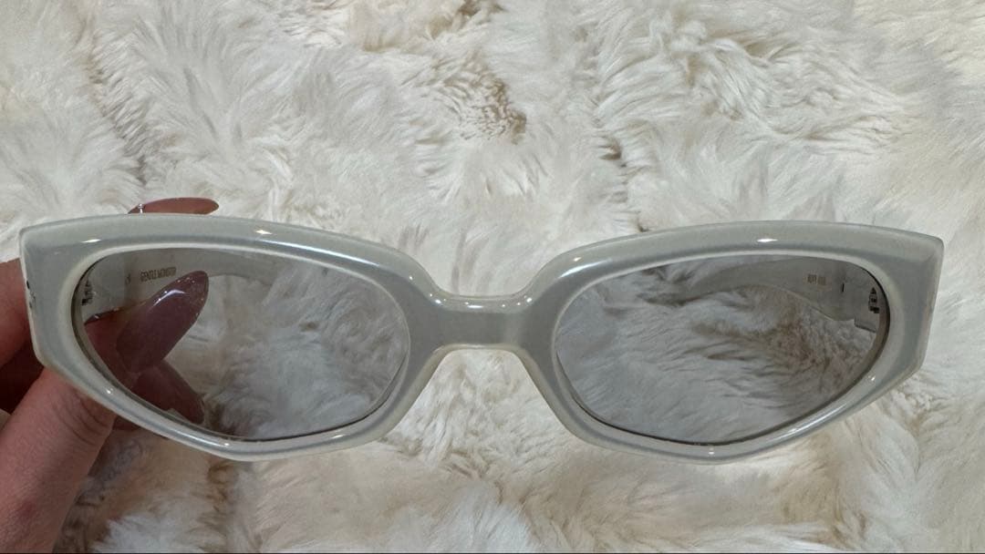 ホワイト ラウンド型 サングラス ケース付き