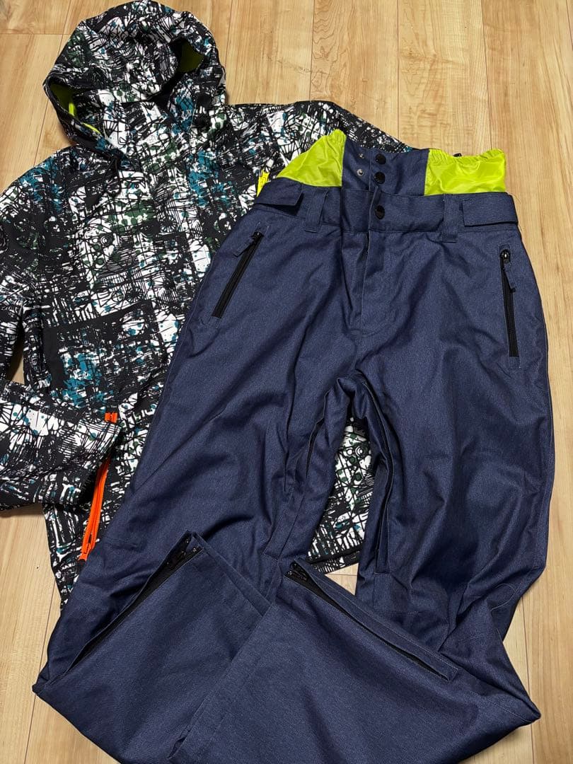 美品。act version スキーウェア