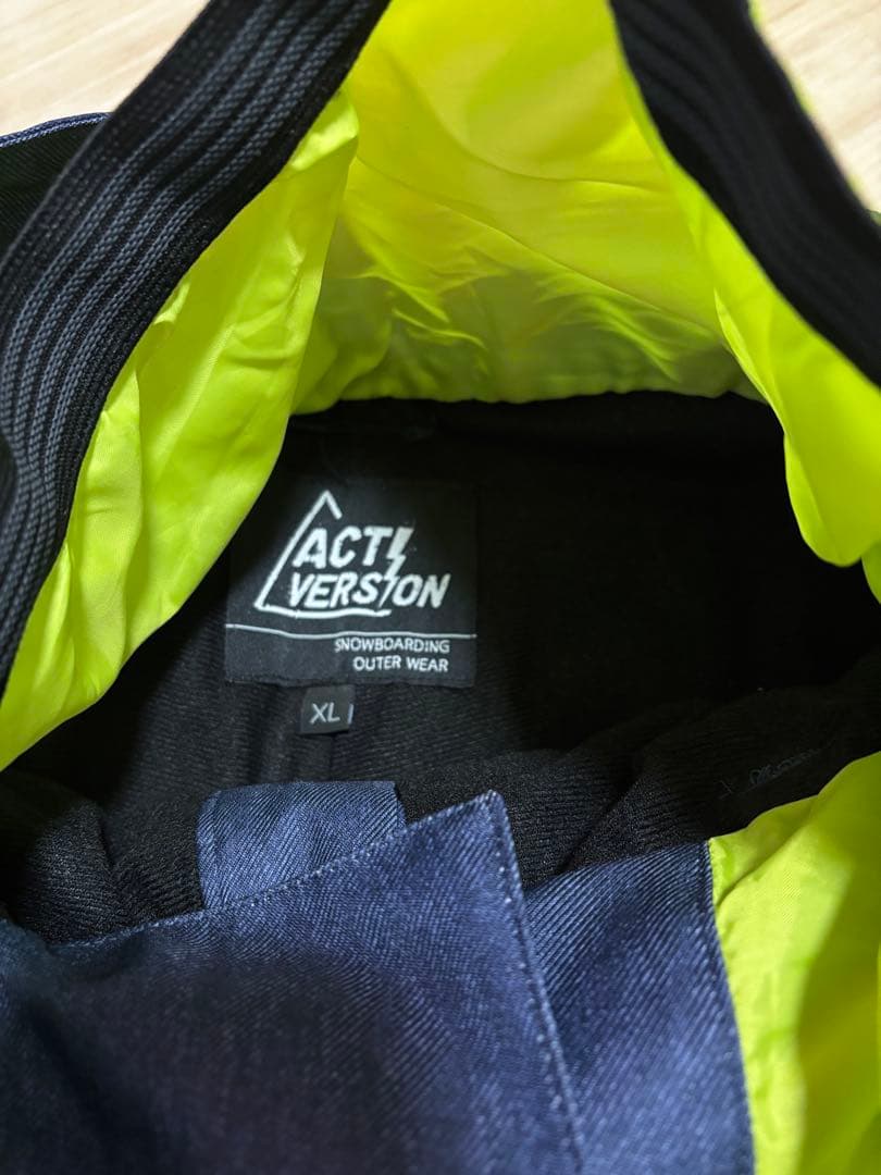 美品。act version スキーウェア