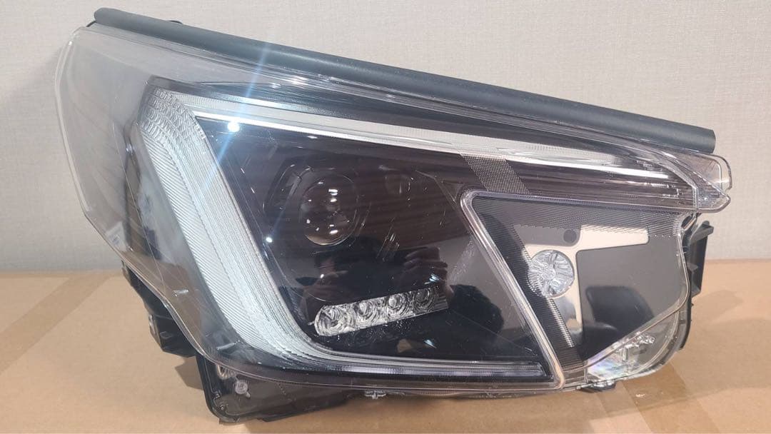 スバル フォレスター ヘッドライト 右側用