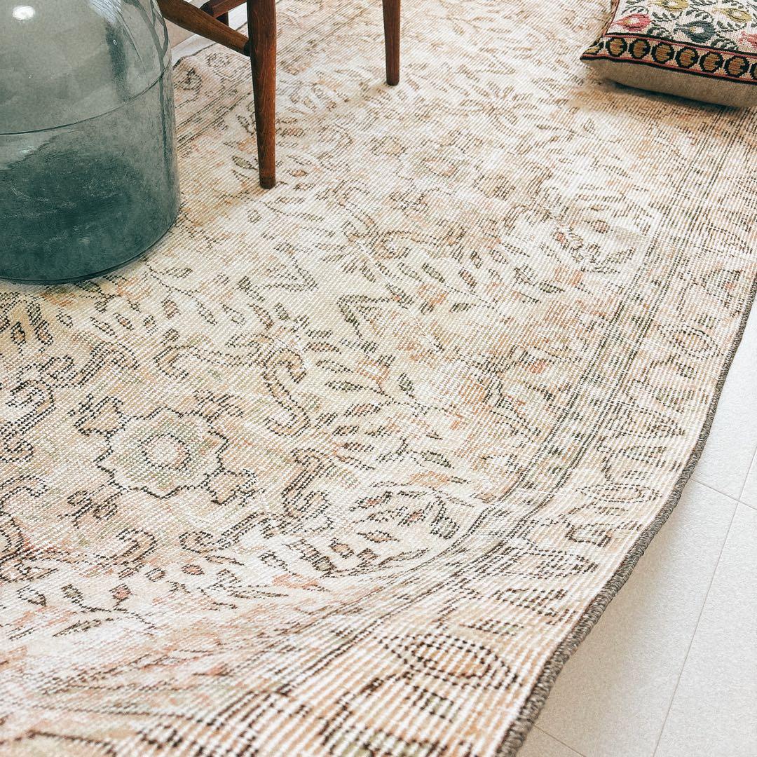 トルコ　ヴィンテージラグ　ベージュ　フローラル