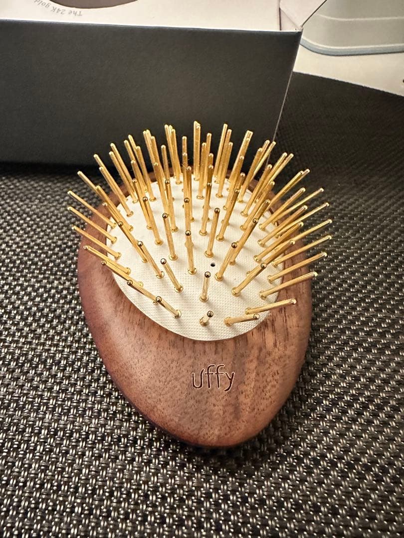 川谷絵音さんのベストバイ！リフトアップ uffy スカルプブラシ 木製 24K