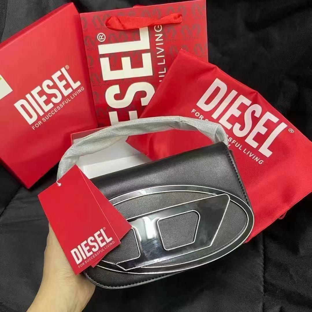 未使用 DIESEL ブラック ショルダーバッグ