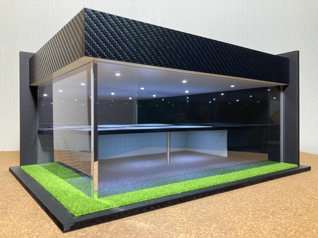 ミニカー用ジオラマ：1/64 ショールームⅢ（鏡面ブラック）／吹き抜けタイプ