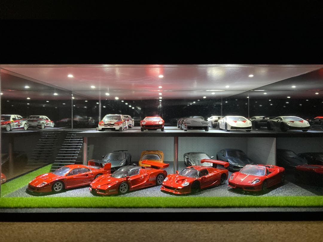 ミニカー用ジオラマ：1/64 ショールームⅢ（鏡面ブラック）／吹き抜けタイプ