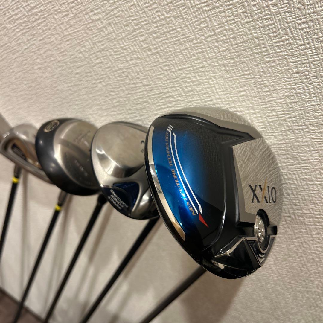 ゼクシオ4 メンズ R 13本　右利き　ゴルフクラブセット