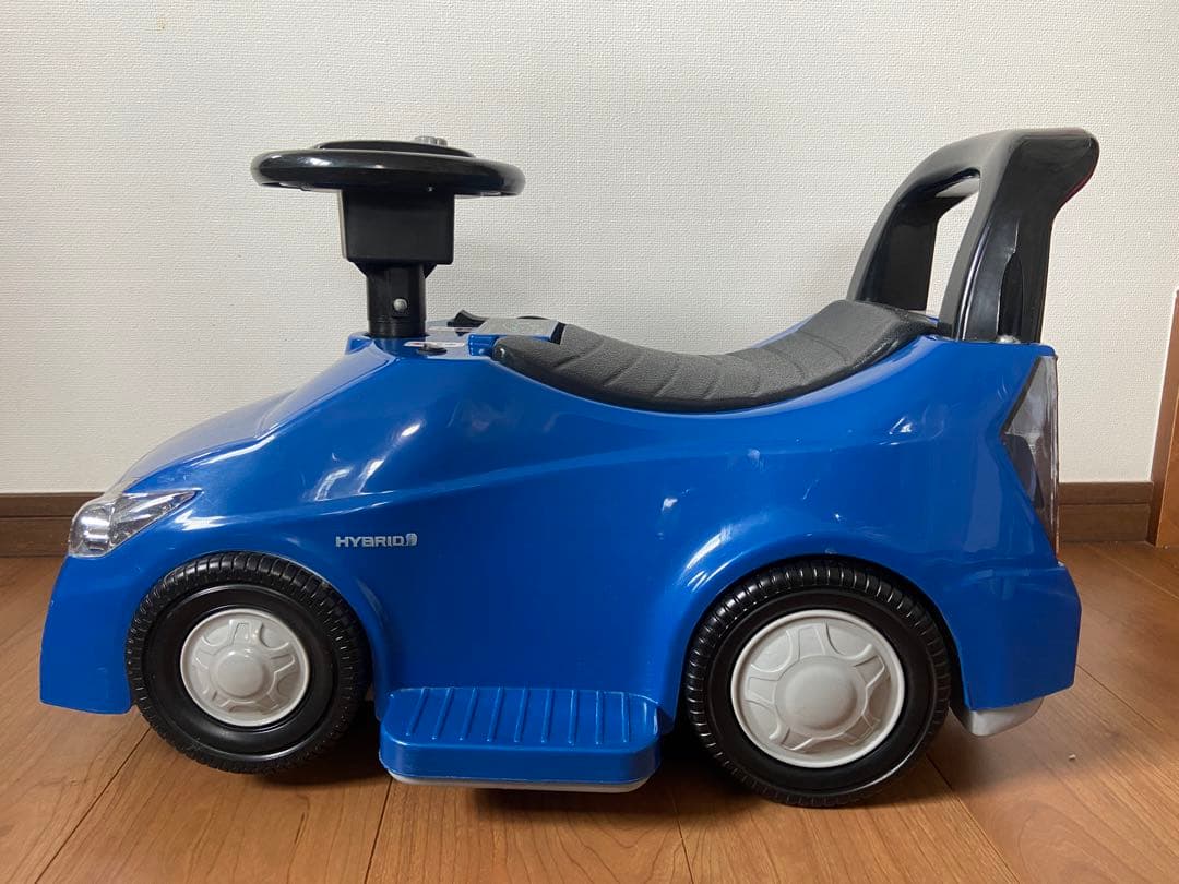 トヨタ プリウス　ハイブリッド 電動乗用おもちゃ 青