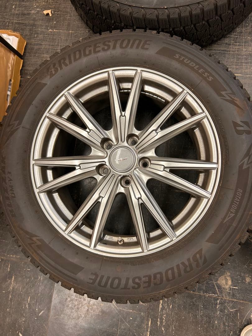ブリヂストン BLIZZAK DM-V3 225/60R17 スタッドレス