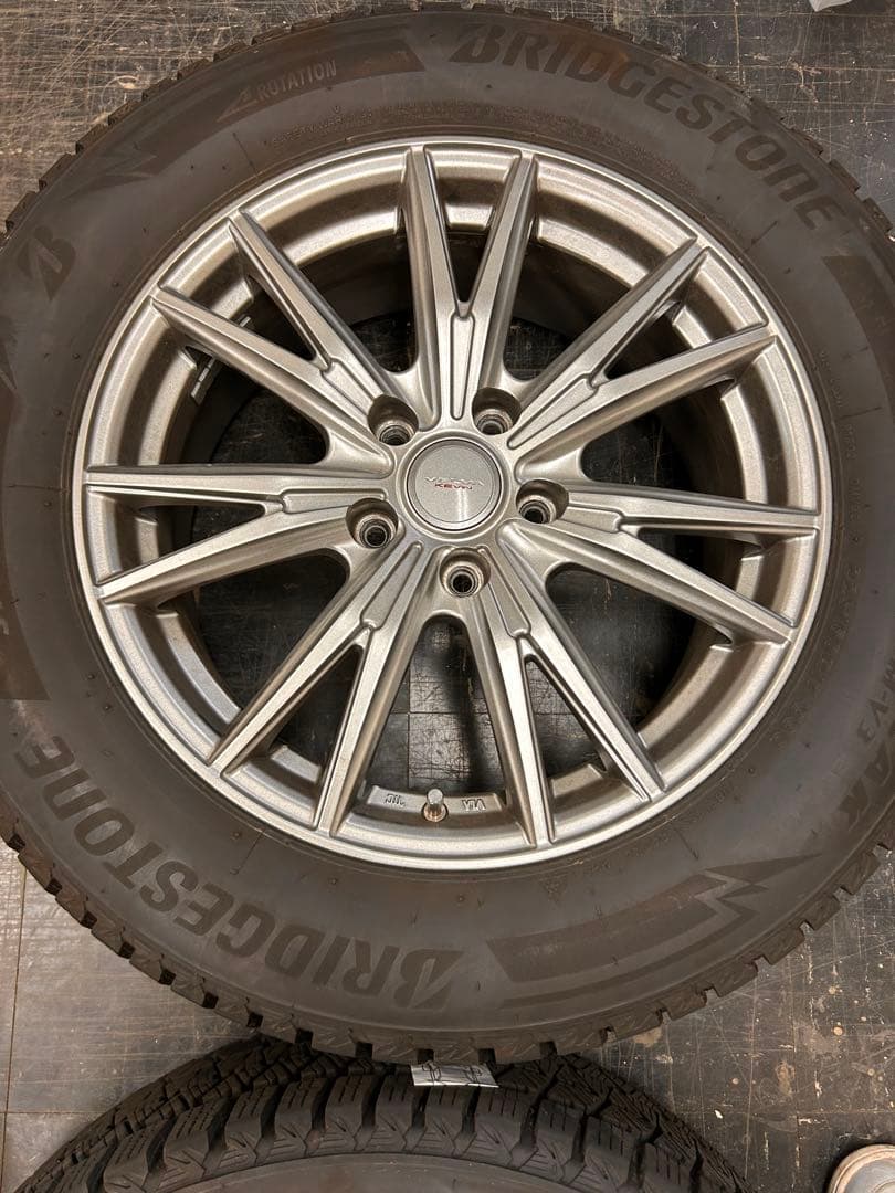 ブリヂストン BLIZZAK DM-V3 225/60R17 スタッドレス