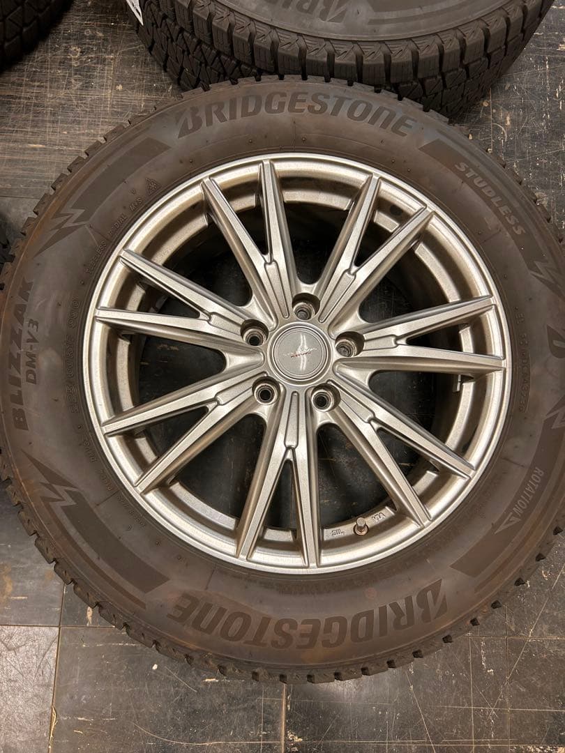 ブリヂストン BLIZZAK DM-V3 225/60R17 スタッドレス