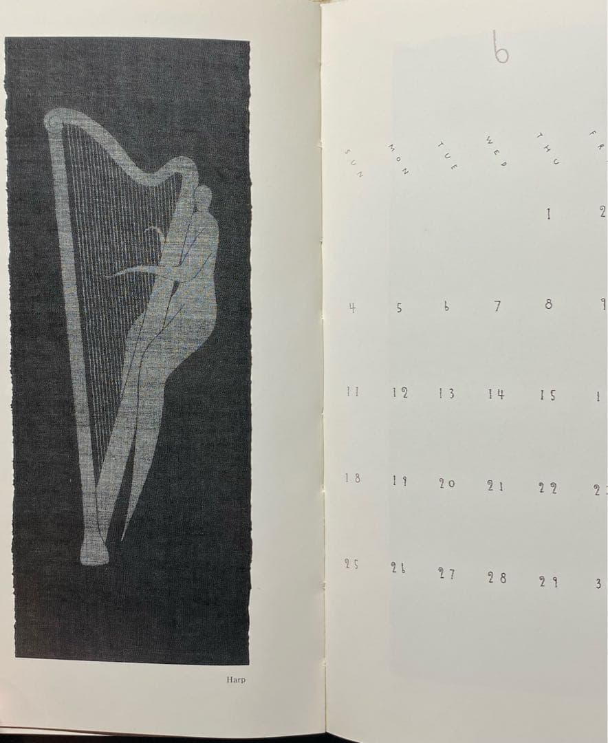 望月通陽　草木染めタペストリー　「奏でる器」からー　「バンドネオン」