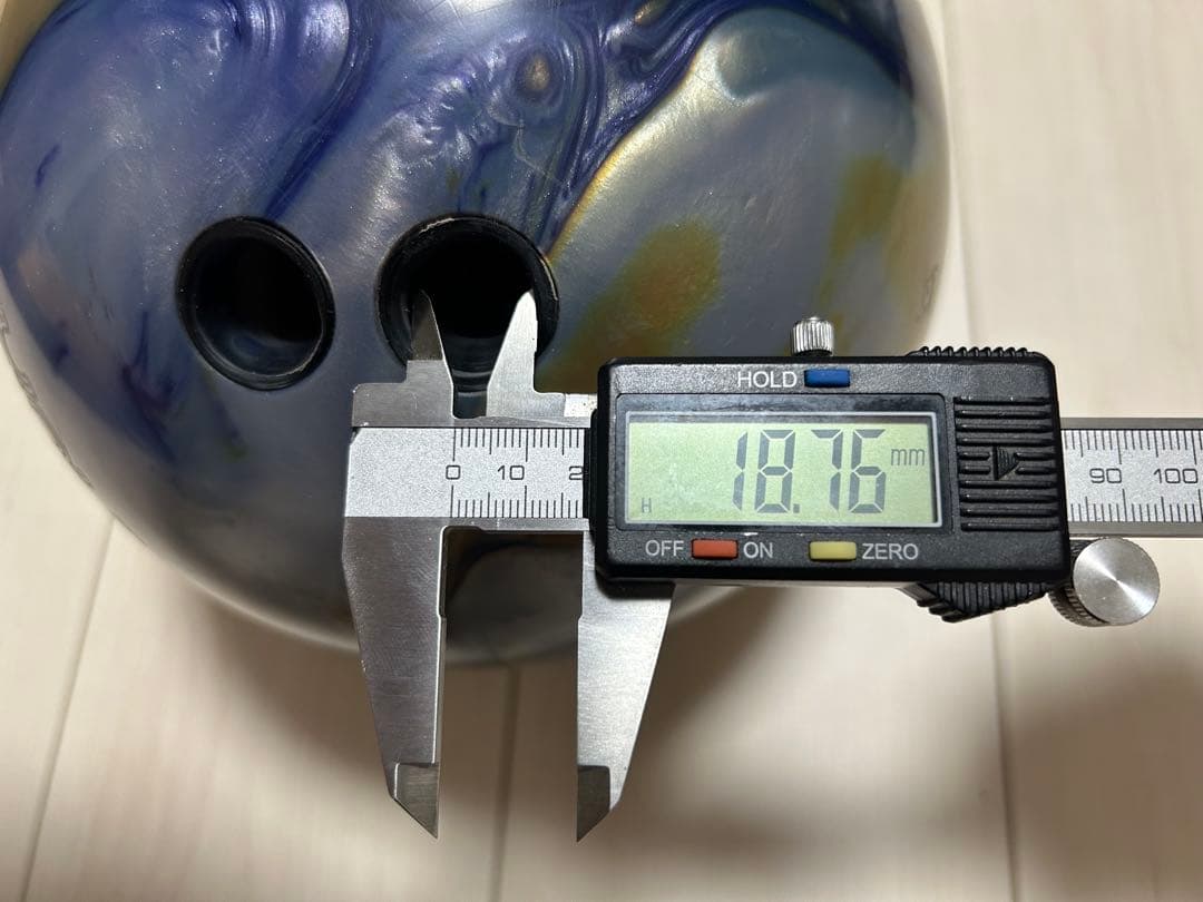 STORM EQUINOX ボウリングボール 15ポンド4oz サムレス